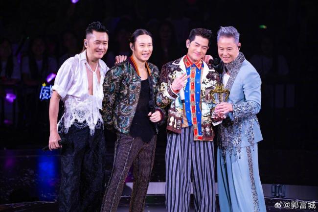 草蜢40周年演唱会连开七场 全网最强嘉宾阵容