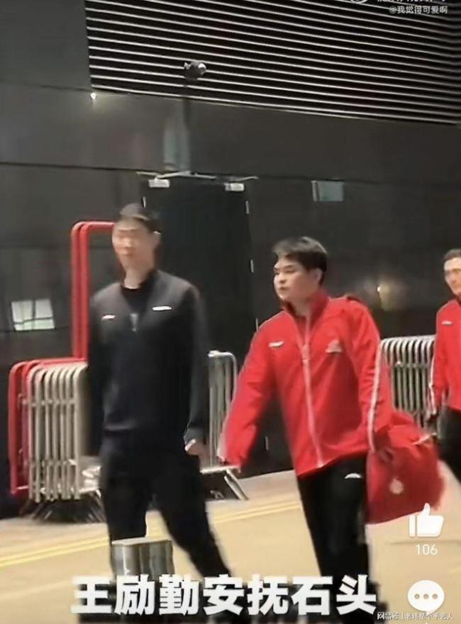 孙颖莎赢球后和邱贻可加练 师徒趣味训练缓解压力