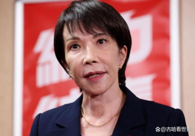 高市早苗在澳大利亚下跪献花 政治秀引发争议
