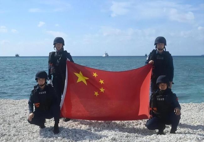 中國海警登鐵線礁展示五星紅旗 果斷執(zhí)法宣示主權(quán)