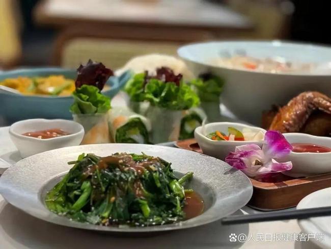 “像糖尿病人一样吃饭”，专家称：极端控糖控主食很伤身