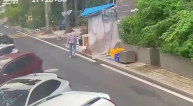 海底捞保洁偷手机警方已介入 事件已妥善处理