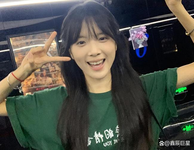 给阿嬷的情书女主 大学宿舍素颜直播 白月光女主李思潼
