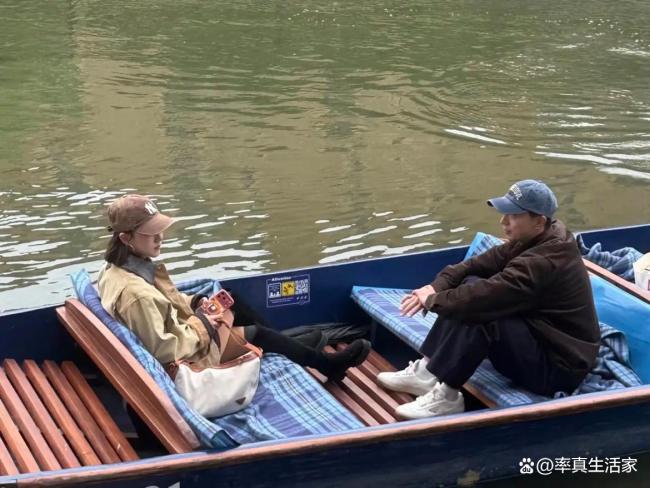 马龙给夏露拍游船照 英伦浪漫之旅
