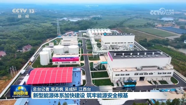我国还大力发展绿电直连,推动风、光等新能源就地就近高效利用。如今,数据中心80%的用电需求可以由绿电直供满足。