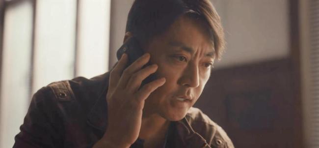 《低才调违章》嫌疑东谈主藏进垃圾车 舛误封神时刻