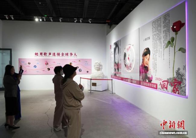 邓丽君生前旧物在郑州展出 歌迷重温巨星风采
