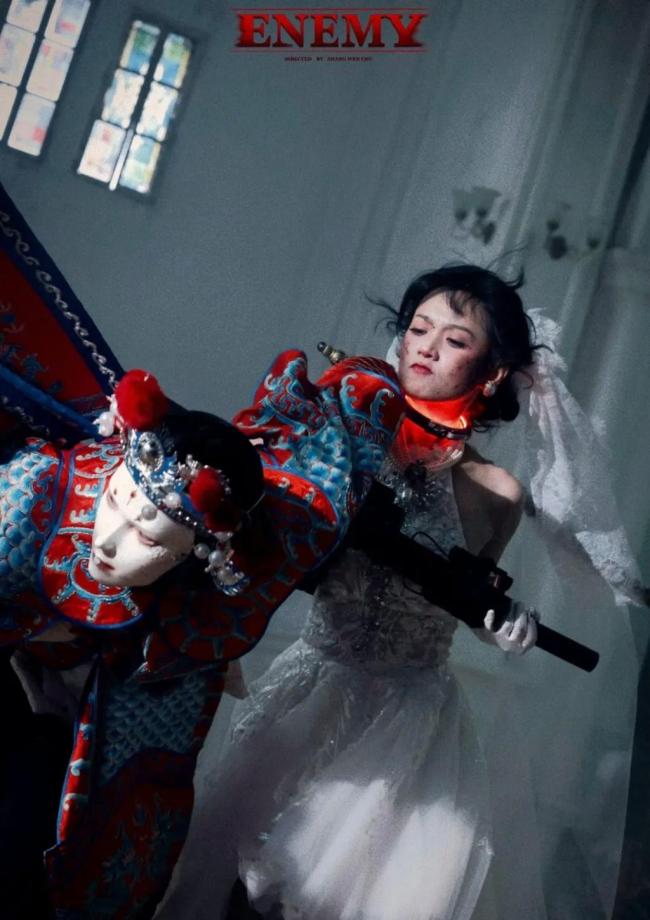 两个年青东说念主手搓的《ENEMY》刷屏全网 热血笨蛋的告捷