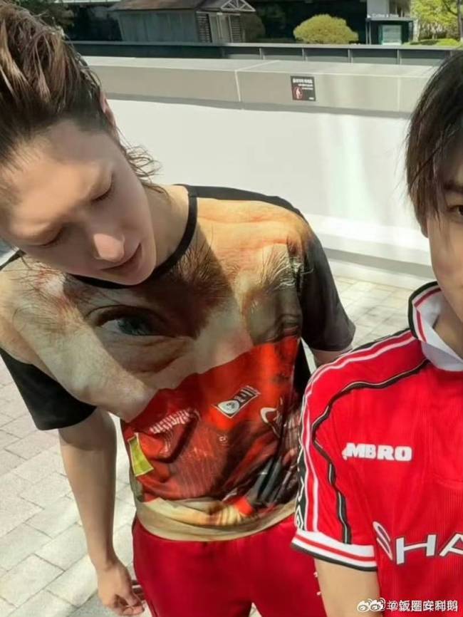 疑似维嘉卖掉的衣服被马丁淘回来了
