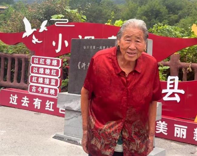 81岁沂蒙“头巾奶奶”王荣均去世 歌声永存沂蒙山