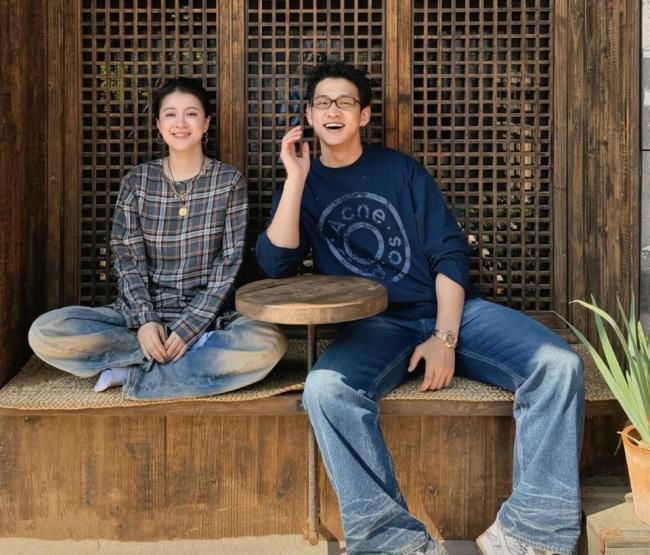 李嘉格男友妈妈回应年龄差 大方接受并支持