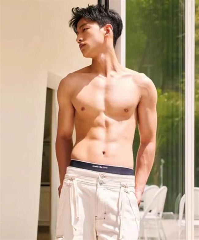 李嘉格男友妈妈回应年龄差 大方接受并支持