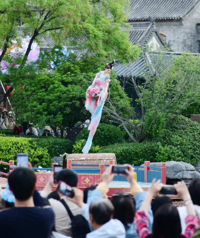 百万粉丝博主夸洛阳景点消费低