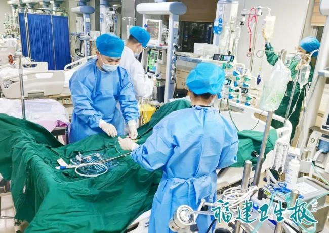 女子心脏停跳9小时 医护抢救44天
