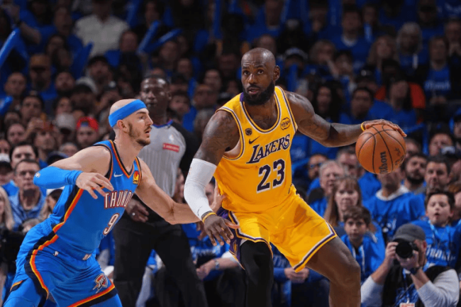 曝詹姆斯下赛季继续征战NBA！不确定留在湖人 争冠实力成第一考量 多队具备可能性