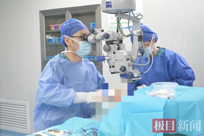 男子眼前黑影1年视力从1.0骤降到0.1