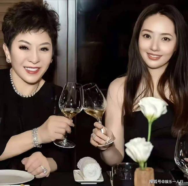 向太回应向佐郭碧婷分居两地 支持儿媳独立生活