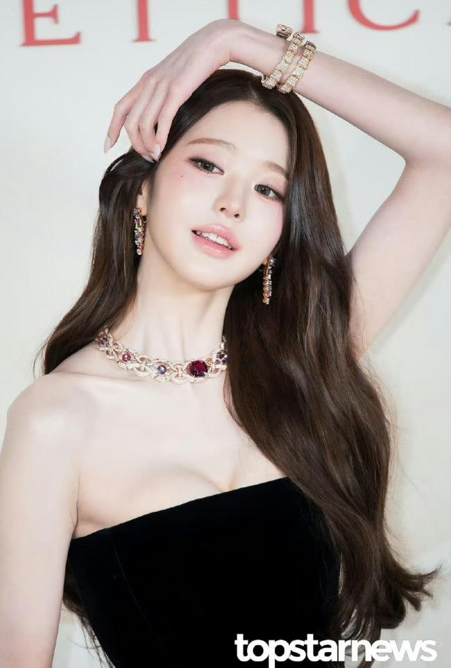 金智媛张元英边佑锡宝格丽合照 天花板级视觉盛宴
