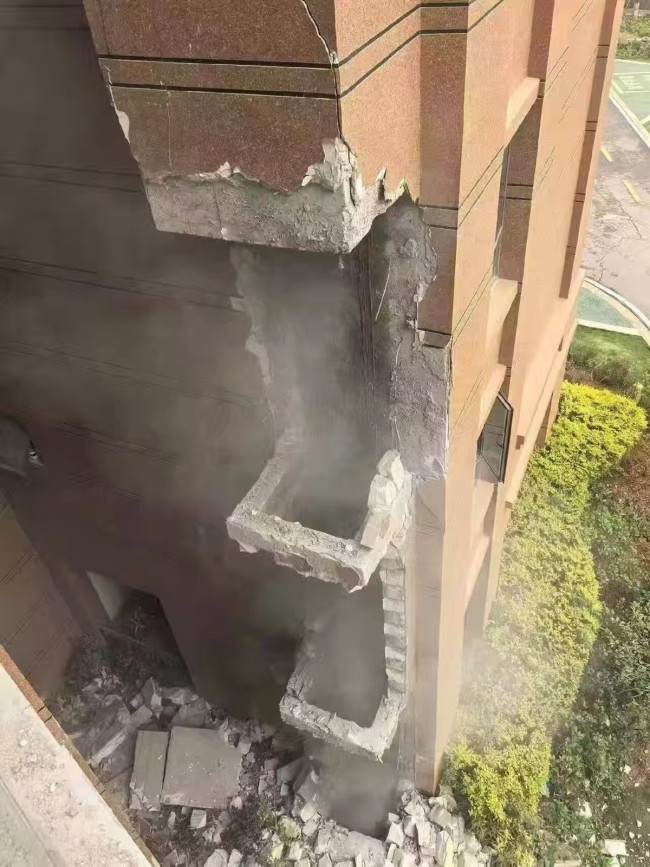 昆明一小区排烟管发生爆炸