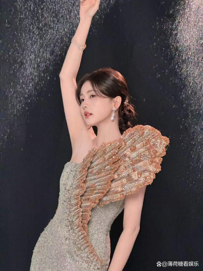 白鹿赵露思虞书欣扎堆开唱！95花集体跨界办演唱会，是宠粉还是割韭菜 演员跨界争议再起