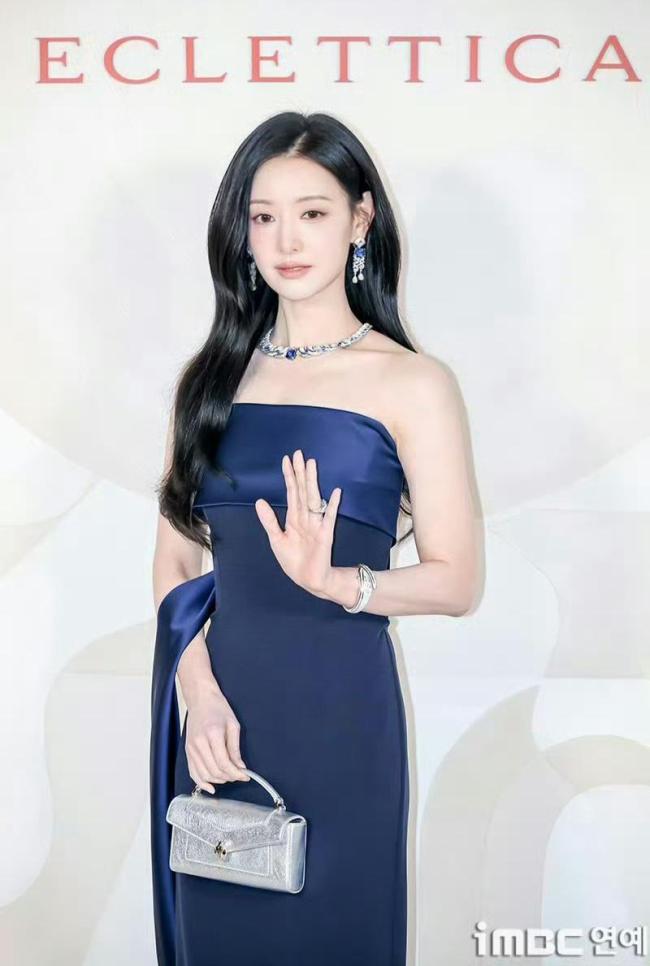 金智媛张元英边佑锡宝格丽合照 天花板级视觉盛宴