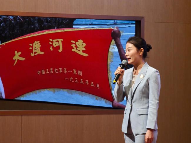 红色宣讲带学生重温“不朽的征程”