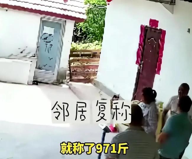 聋哑老人卖菜籽遭商贩少称 人心何在
