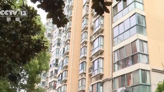 女子闪婚后获赠男方千万房产的99%产权，闪离后起诉要求分割 离婚财产争议引关注