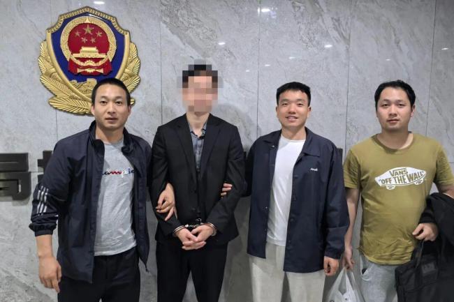 老人到银行存钱 170万全是练功券 骗局败露
