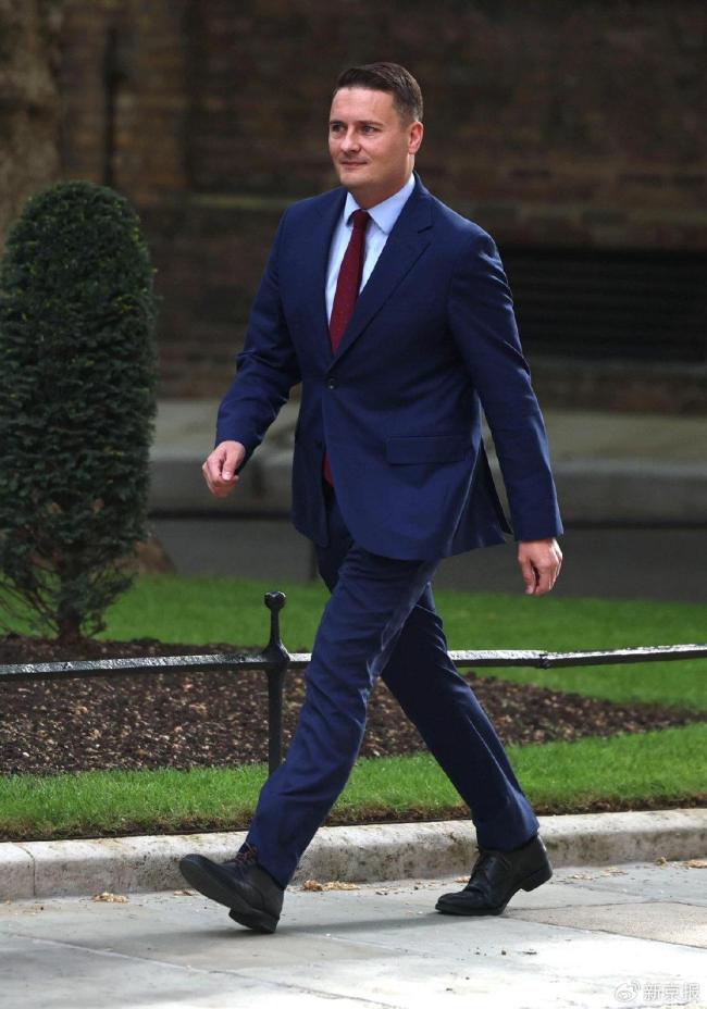 英国首相斯塔默，会被迫下台吗？ 选举惨败引发党内危机