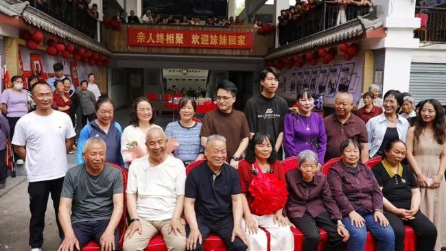 女子总遇见“面熟”大姐一查竟是亲姐 60年后的团圆