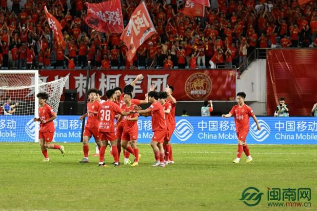 “闽超”泉州队2比0战胜漳州队 主场首胜引爆热情