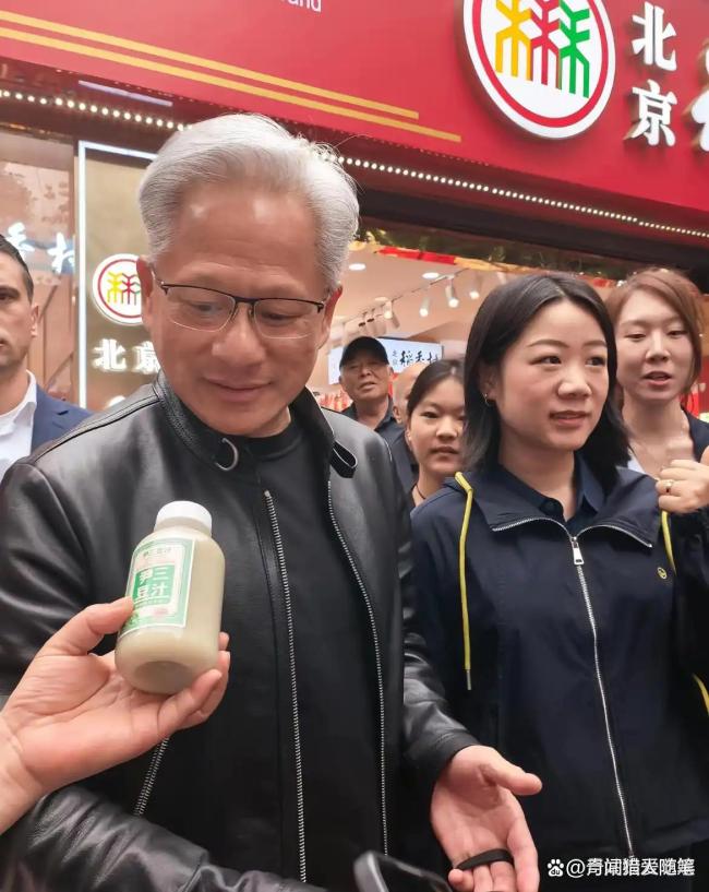 老东说念主挑战喝豆汁 眼睛眨三下后摇头 AI之父被北京特产击溃