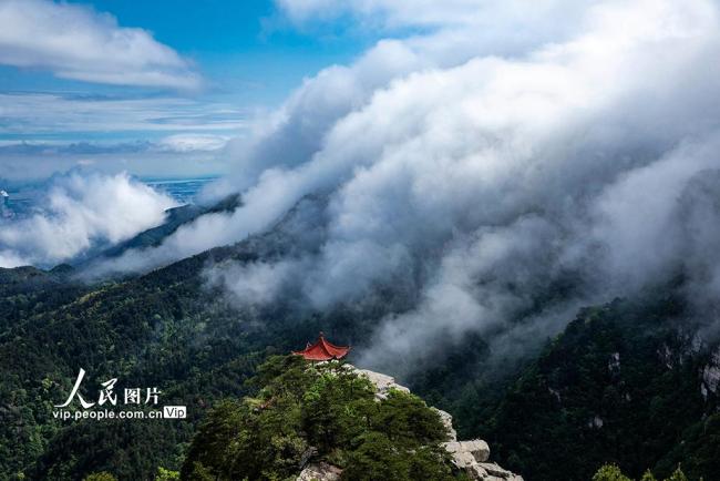 江西庐山：云海景不雅好意思如画