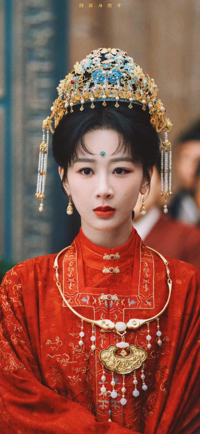 杨紫家业开播热度飙升成榜一 口碑与热度都飞