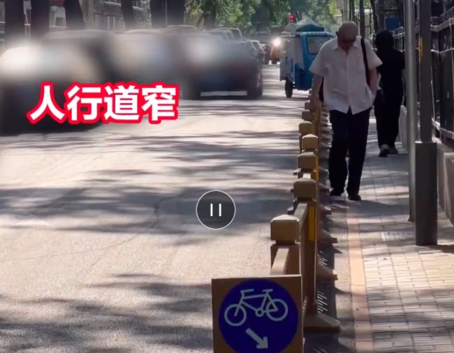 北京西城一非机动车道窄到骑不开 社区回应