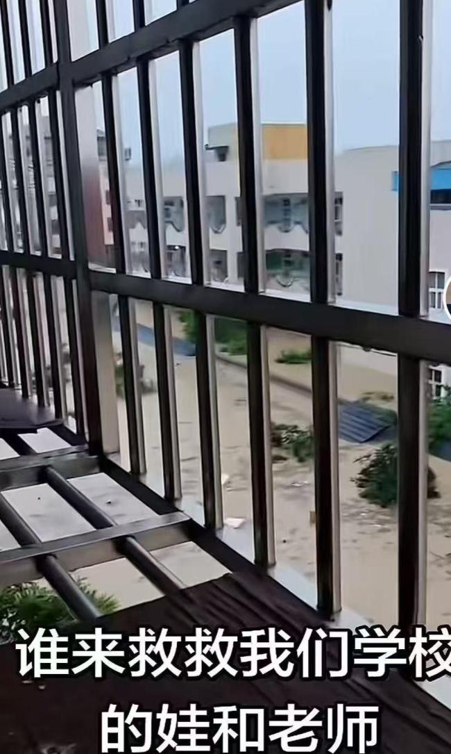 湖南石门县遭遇暴雨一中学被淹 师生均已安全撤离