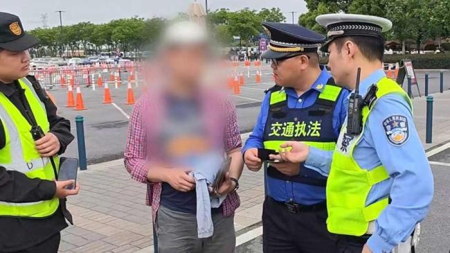 警方严查迪士尼周边“黑车”等乱象 多部门联合整治见效