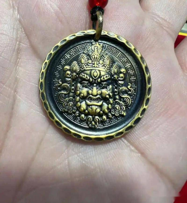 “黑金”爆火背后藏着黄金消费大分化 投资与装饰的分野