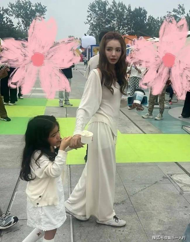 姜潮麦迪娜7岁儿子颜值 遗传基因开挂