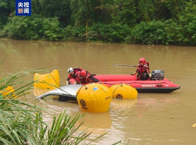 皮卡坠河受难10东谈主靠打零工日挣百元 山村悲歌