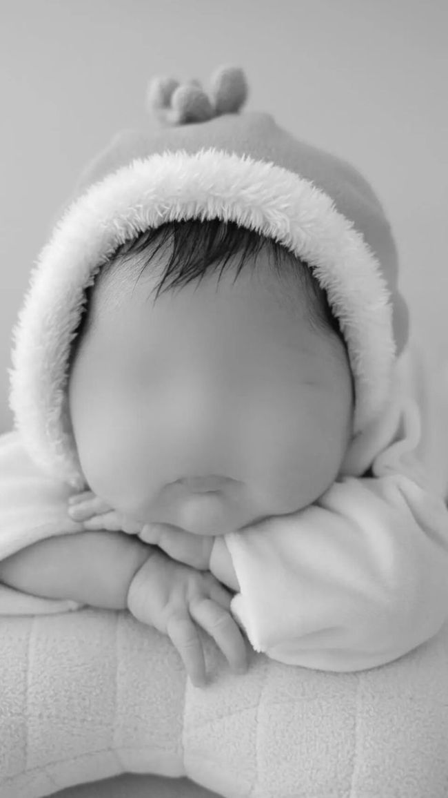 月嫂喂奶疑呛死女婴父母起诉造谣者