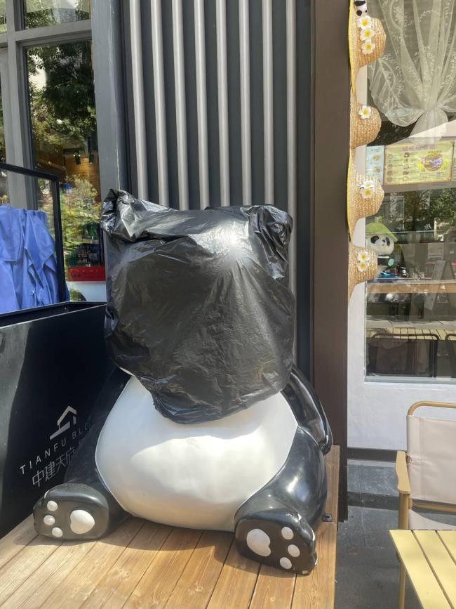 店主花2000網(wǎng)購(gòu)熊貓擺件被索賠10萬(wàn) 合法購(gòu)買(mǎi)卻陷侵權(quán)糾紛