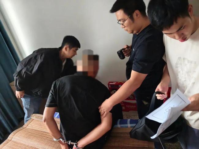 老人把40多萬元藏在家中被盜 警方迅速破案全額追回