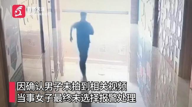 绵阳一男子尾随女子进女厕所 现场被抓拍