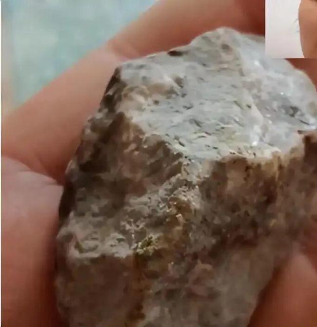 姐弟在家遭飛石擊中頭 姐姐將參加中考 施工方操作不當引發(fā)事故