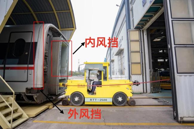 高鐵車廂連接處為何不漏風(fēng)？揭秘列車風(fēng)擋的秘密