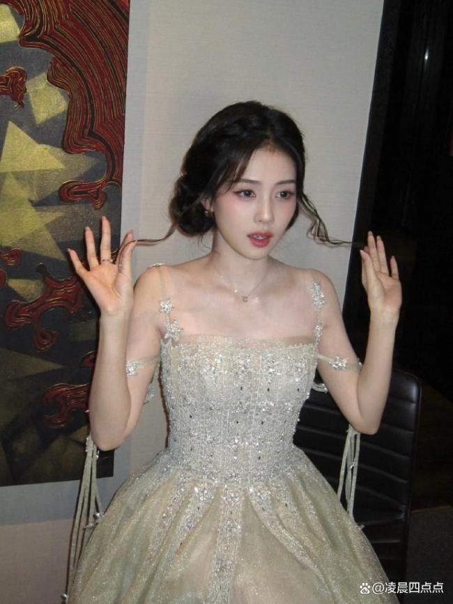 白鹿说十周年见面会压力很大 真诚治愈粉丝