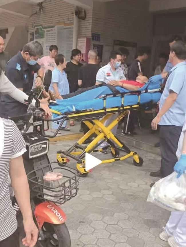 两物业“抢地盘” 七旬业主受伤昏迷 小区矛盾升级