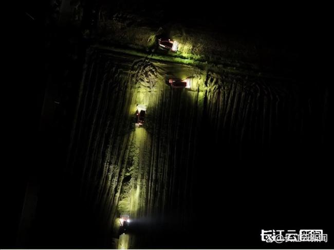 湖北南漳调集近3000台农机抢收小麦